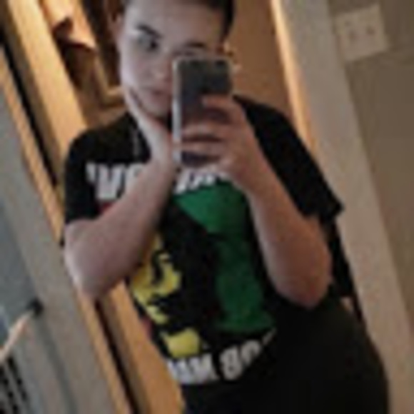 Meet your Posher, Kayla - Picture 1 of 1